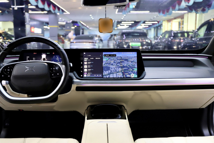 小鹏P7 2022款 480G+中控内饰7004