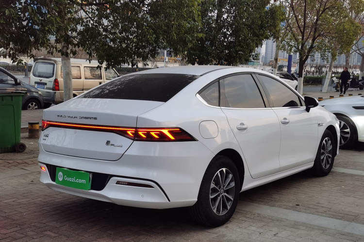 比亚迪 秦PLUS 2024款 荣耀版 DM-i 55KM领先型车身外观7