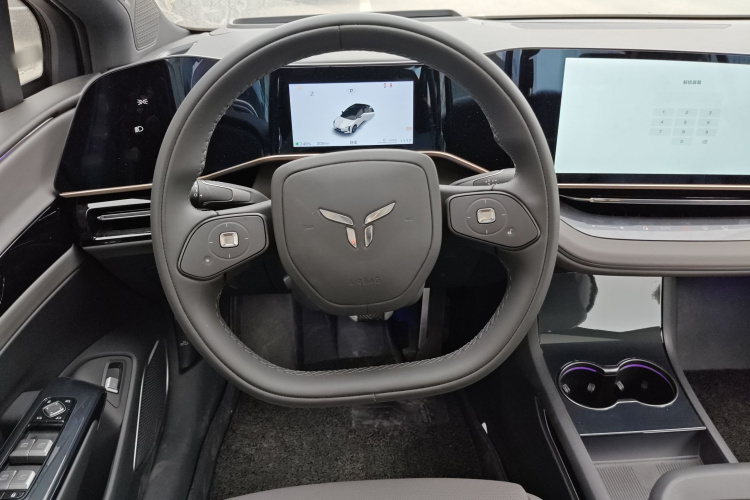 红旗EH7 2025款 640 四驱 智选版局部细节13