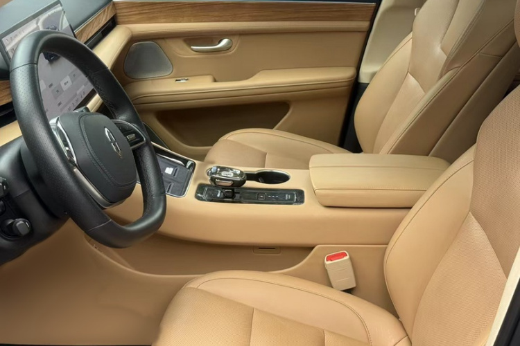 鸿蒙智行 问界M5 2023款 增程四驱智驾版中控内饰7002