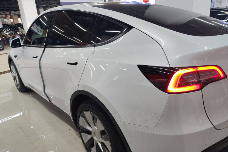 特斯拉 Model Y 2022款 改款 后轮驱动版车身外观4