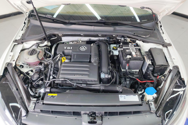 大众 高尔夫 2020款 200TSI DSG舒适进取版机舱底盘24