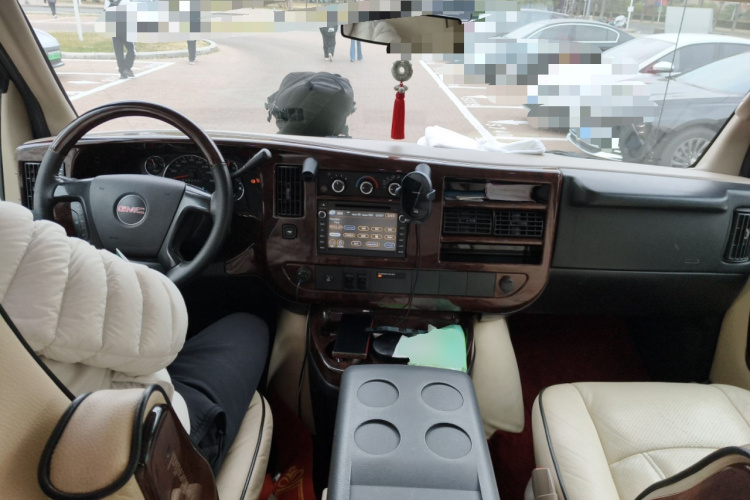 GMC SAVANA 2014款 5.3L 四驱领袖版中控内饰12