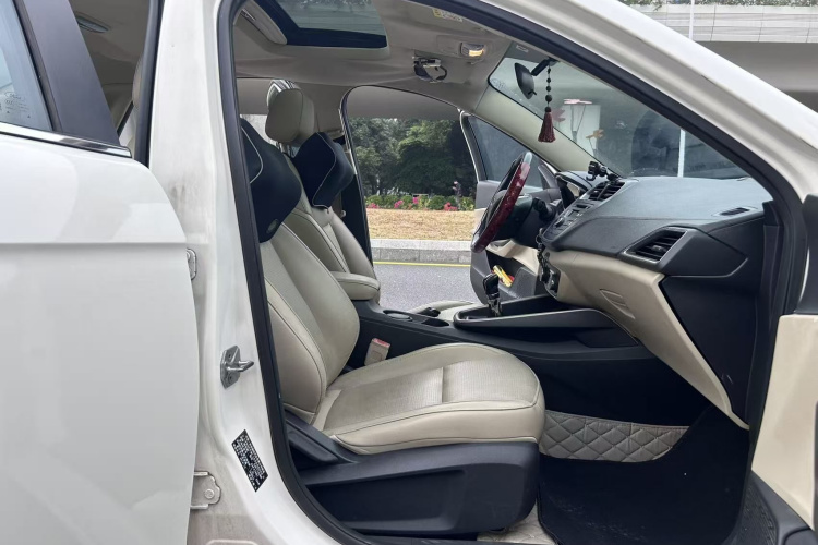 福特 福睿斯 2015款 1.5L 手动时尚型中控内饰7002