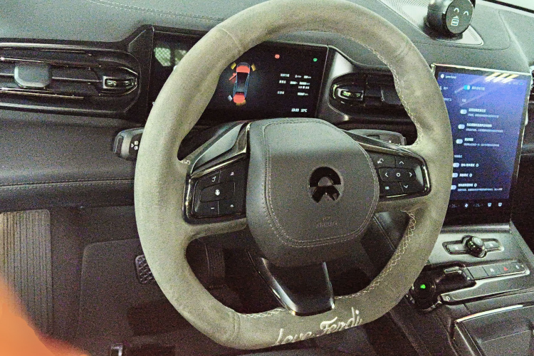 蔚来EC6 2020款 615KM 性能版中控内饰13