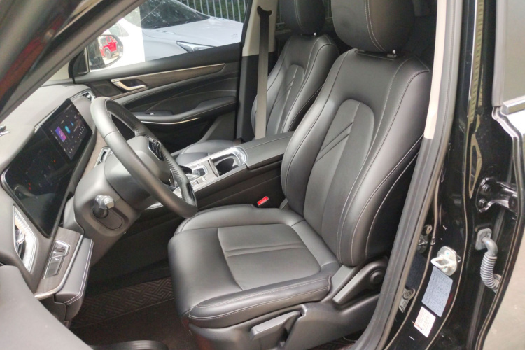 蓝电E5 2023款 1.5L DE-i 100KM畅享型 7座中控内饰19