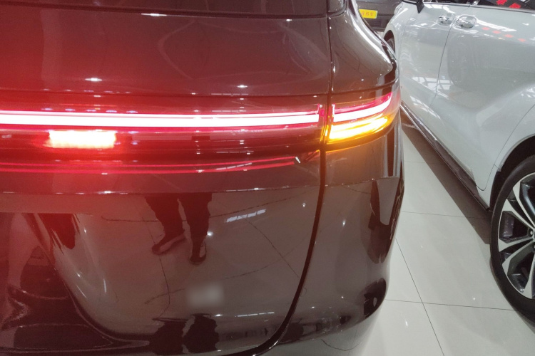 理想汽车 理想L9 2024款 Ultra车身外观9