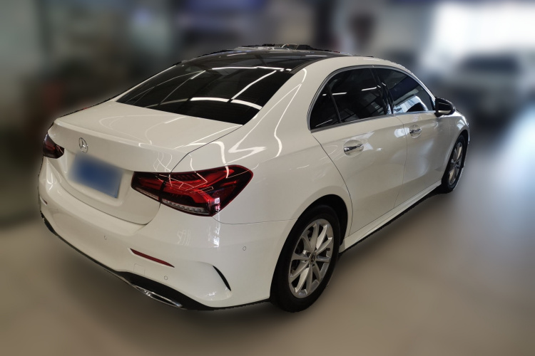 奔驰A级 2020款 改款 A 200 L 运动轿车时尚型车身外观7