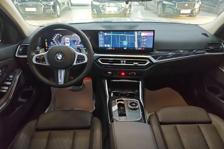 宝马3系 2023款 325Li M运动套装中控内饰7002