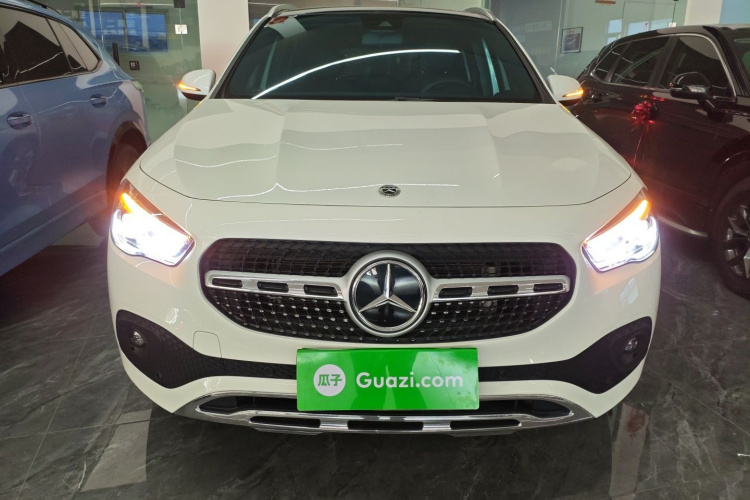 奔驰GLA 2023款 改款 GLA 200车身外观2