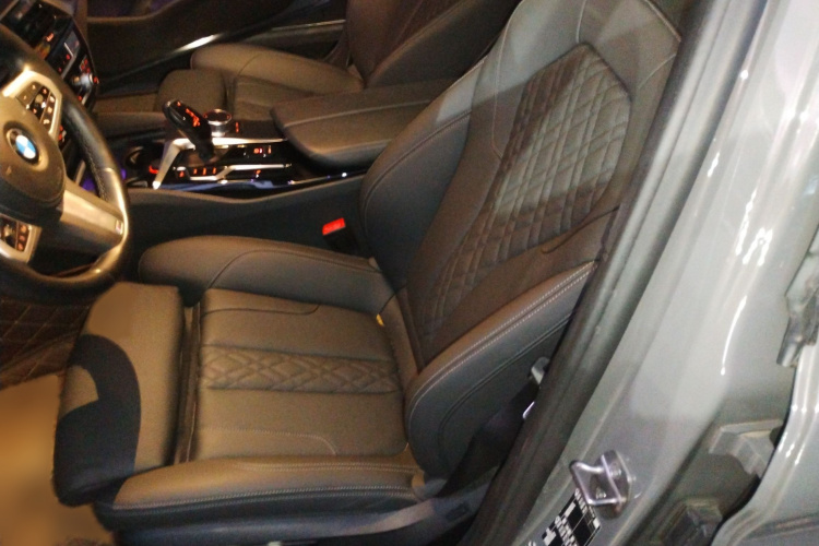 宝马5系(进口) 2022款 改款 530i M运动套装局部细节19