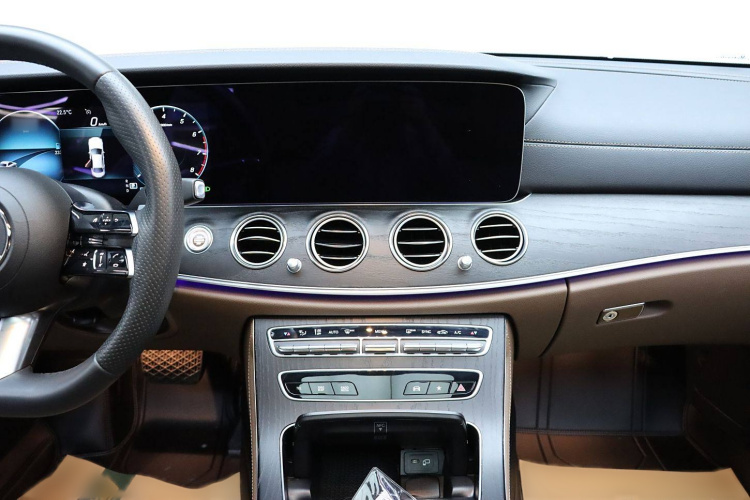 奔驰E级 2023款 E 260 L 运动型 4MATIC中控内饰7003