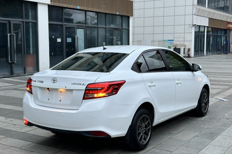 丰田 YARiS L 致享 2017款 1.5E CVT魅动版车身外观6008