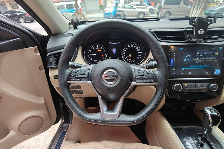 日产 奇骏 2017款 2.0L CVT舒适版 2WD局部细节13