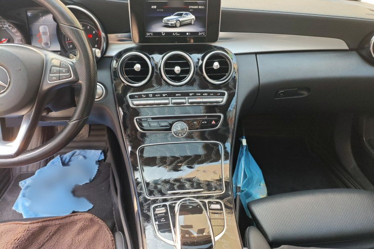 奔驰C级 2018款 C 200 L 运动版局部细节16