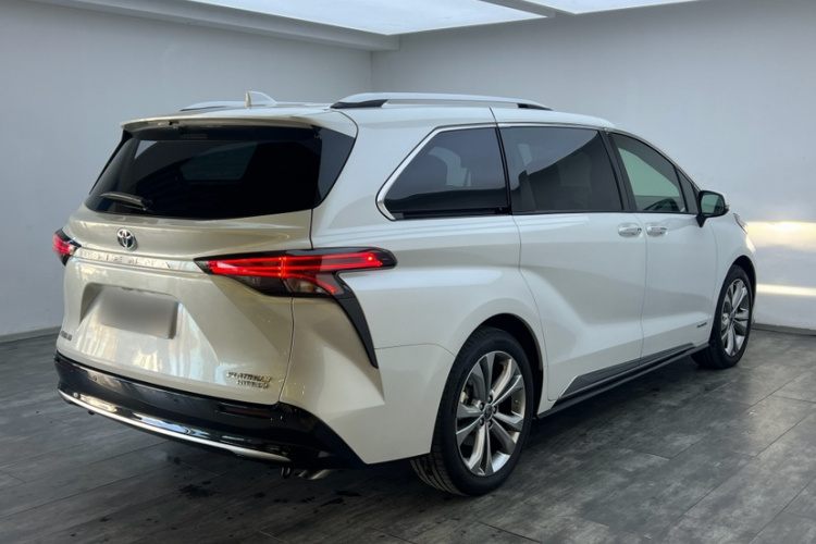 丰田 赛那SIENNA 2023款 2.5L混动 铂金版车身外观6006