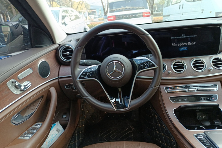 奔驰E级 2023款 E 300 L 时尚型中控内饰13