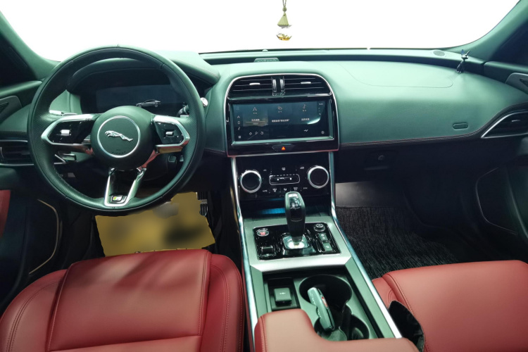 捷豹XEL 2022款 2.0T 250PS R-DYNAMIC S进取运动版中控内饰12