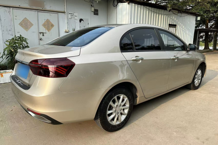 吉利汽车 帝豪 2020款 1.5L CVT豪华型车身外观6013