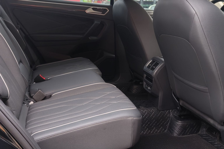 大众 途观L 2023款 330TSI 自动两驱R-Line越享版车身外观6004