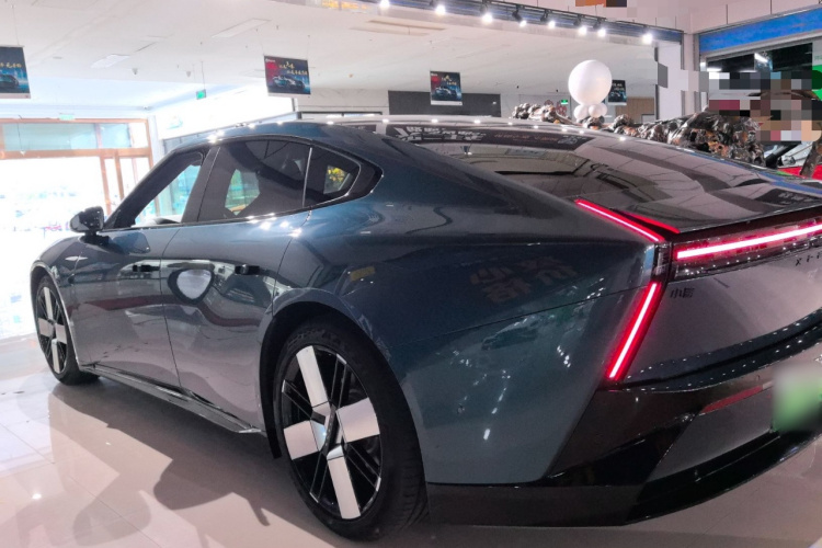 小鹏P7 2025款 702 长续航 Ultra车身外观6003