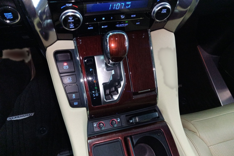 丰田 埃尔法 2018款 3.5L 豪华版局部细节18