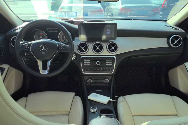 奔驰GLA 2016款 GLA 220 4MATIC 时尚型中控内饰12