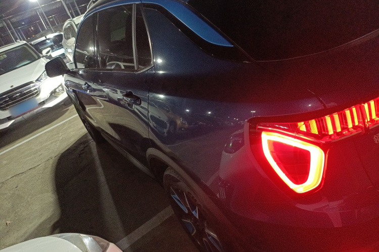 领克01 2017款 2.0T 两驱耀Pro版车身外观4