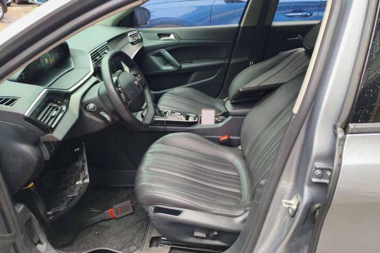 标致408 2024款 360THP 龘龘款 罗曼尼版中控内饰19