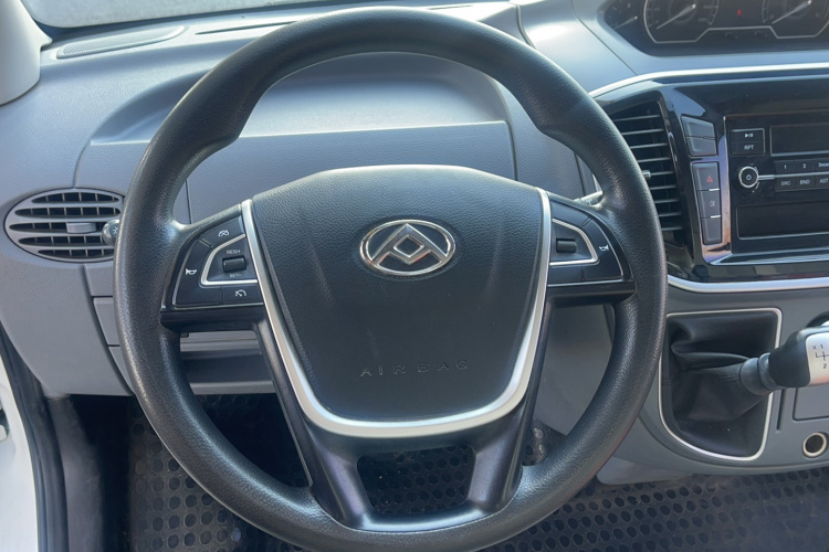 上汽大通MAXUS 新途V80 2021款 2.0T 手动经典城配王短轴超低顶3座局部细节13