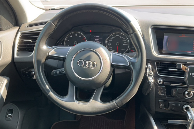 奥迪Q5 2016款 40 TFSI 进取型中控内饰7004