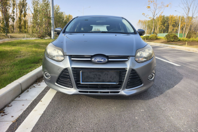 福特 福克斯 2012款 两厢 2.0L 手动豪华运动型车身外观6002