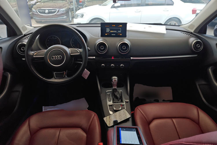 奥迪A3 2016款 Sportback 35 TFSI 进取型中控内饰12
