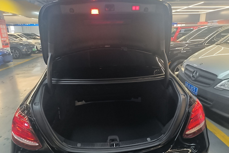 奔驰E级 2018款 E 300 L 运动豪华型局部细节23