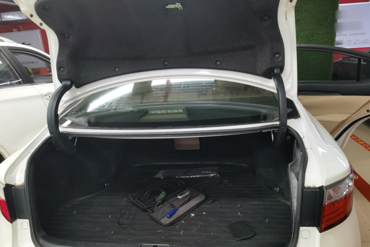 雷克萨斯ES 2014款 250 精英版机舱底盘23