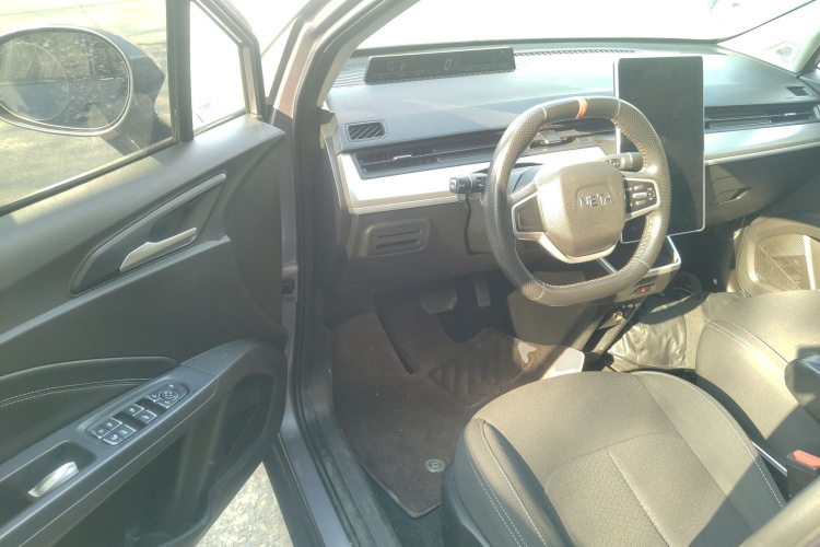 哪吒汽车 哪吒V 2022款 潮 300 Lite 磷酸铁锂中控内饰20