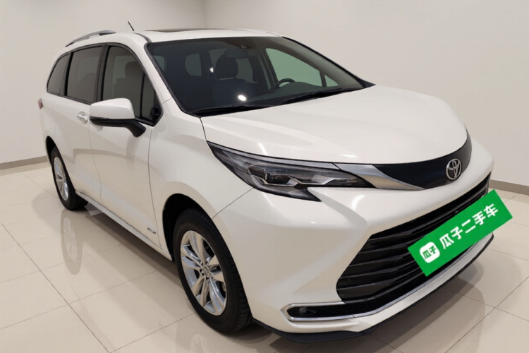 丰田 赛那SIENNA 2024款 2.5L混动 四驱尊贵版车身外观3
