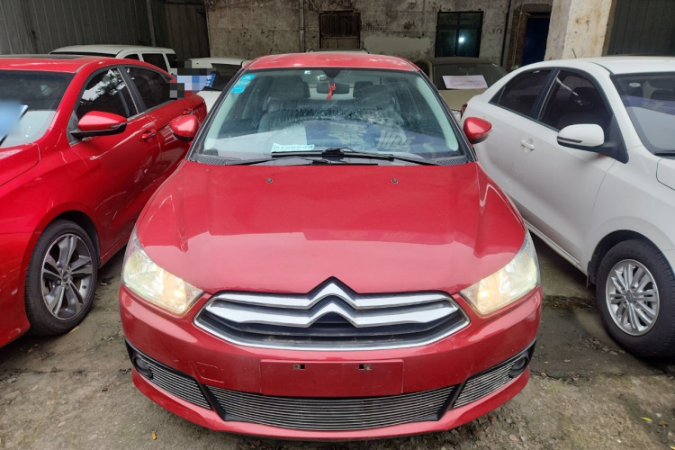 雪铁龙 世嘉 2013款 三厢 1.6L 自动品尚型车身外观2