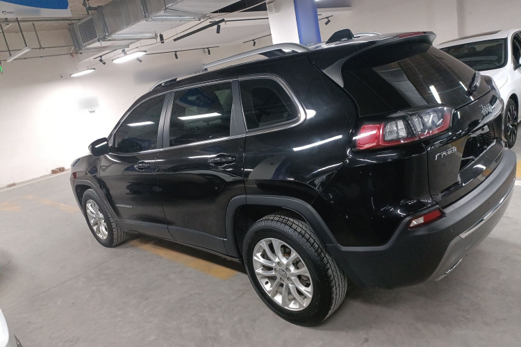 Jeep 自由光 2019款 2.0T 两驱智享版 国VI车身外观4