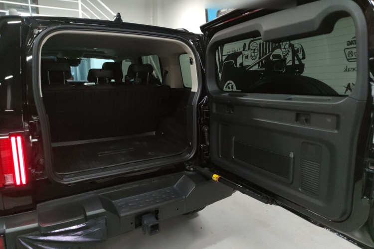 坦克300 2024款 2.0T 挑战者机舱底盘23