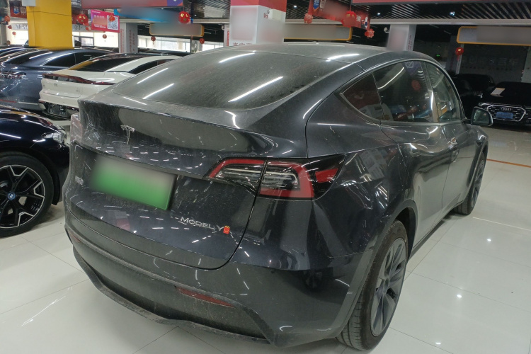 特斯拉 Model Y 2024款 后轮驱动版车身外观7
