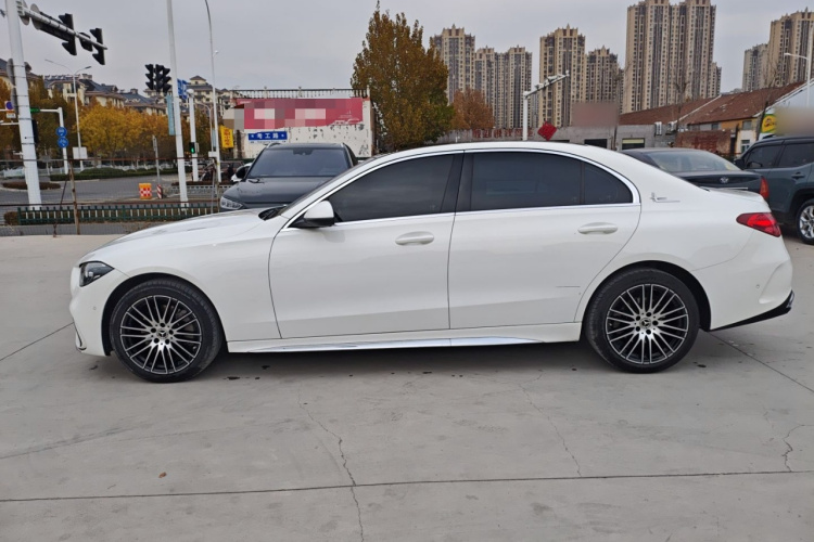 奔驰C级 2023款 C 260 L 运动版车身外观4