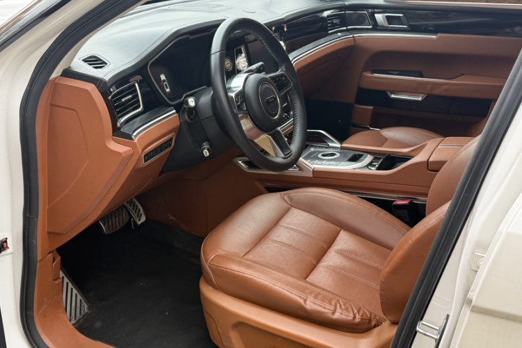 众泰T700 2017款 1.8T 双离合尊贵型中控内饰7002