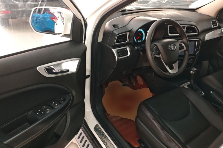 一汽 骏派D60 2015款 1.8L 自动舒适型中控内饰7003