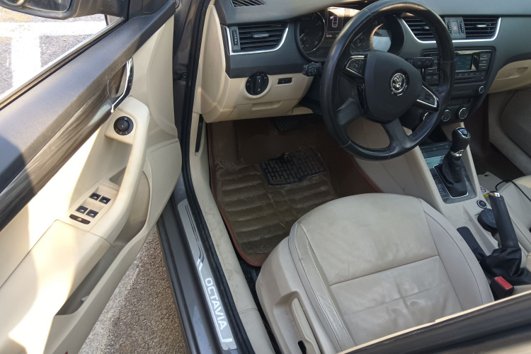 斯柯达 明锐 2015款 1.6L 自动逸俊版中控内饰20