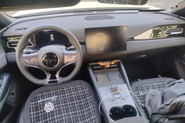 比亚迪 海豹06新能源 2025款 DM-i 智驾版 120KM尊荣型中控内饰12