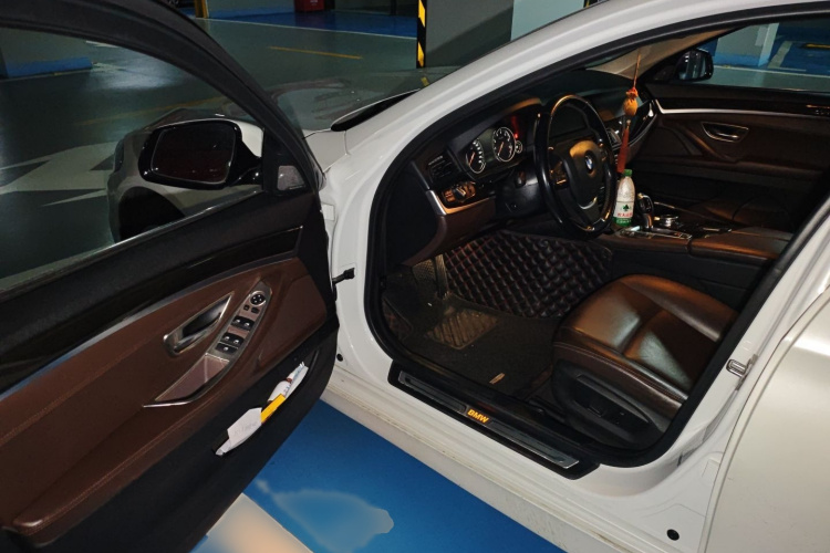 宝马5系 2017款 525Li 豪华设计套装中控内饰7003