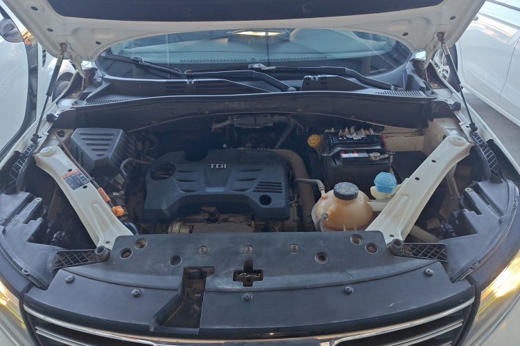 荣威RX5 2018款 20T 两驱手动旗舰版机舱底盘24