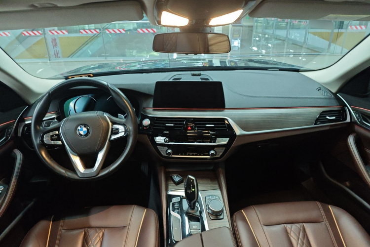 宝马5系 2018款 改款 530Li 领先型 豪华套装中控内饰12