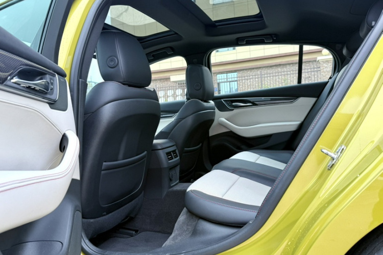 凯迪拉克CT5 2024款 28T 铂金型中控内饰7002